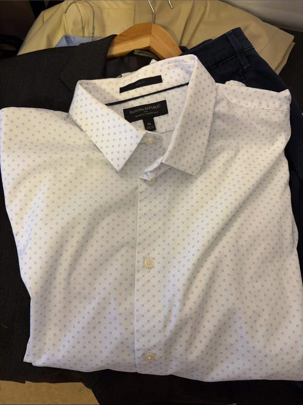 Banana Republic Men's White Dress Shirt with Light Blue Microdots